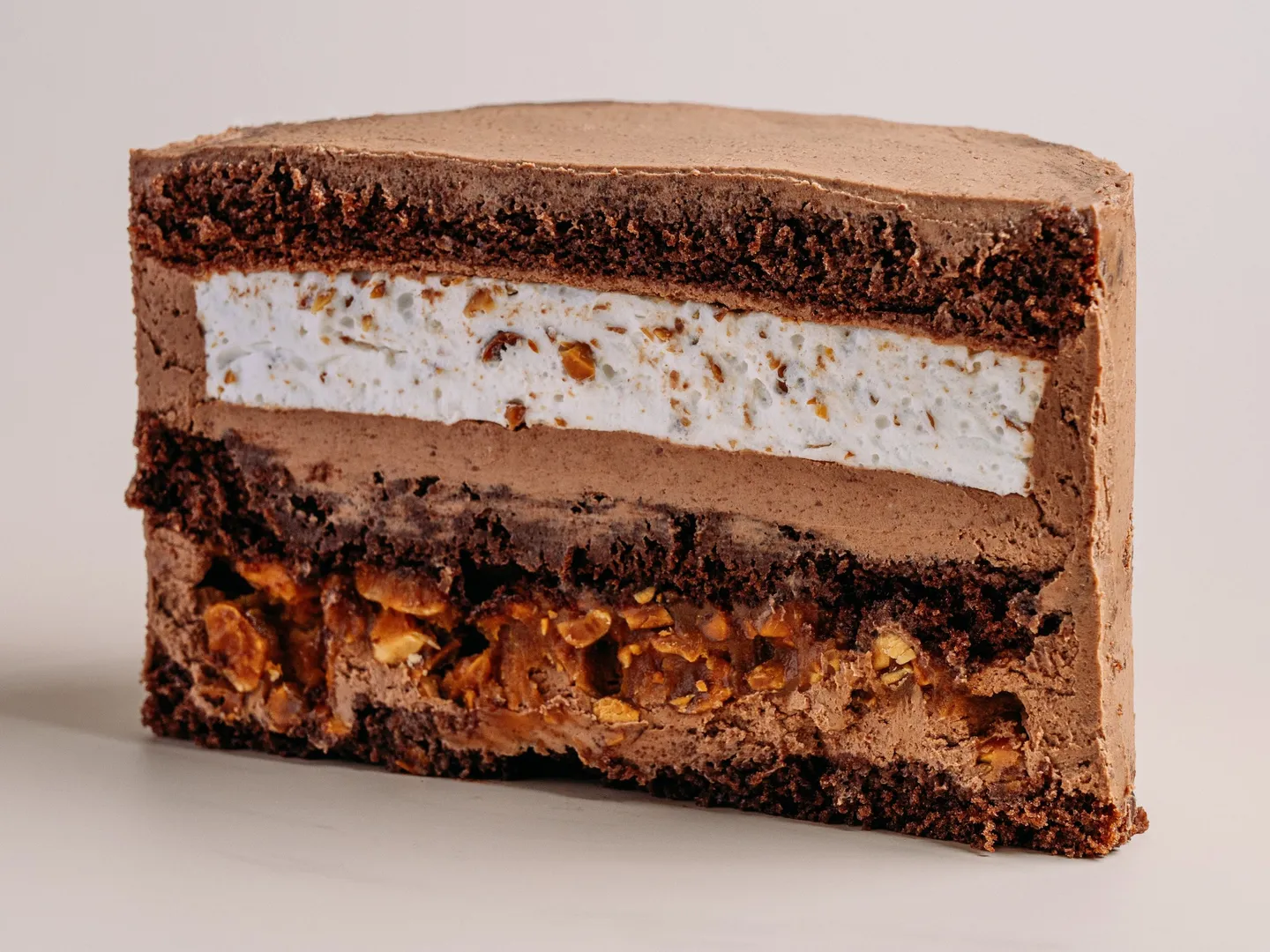 bizcocho de chocolate · nougat de cacahuete · caramelo salado